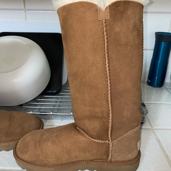 UGG Bailey Button Triplet II Boot - Picture 5 of 10